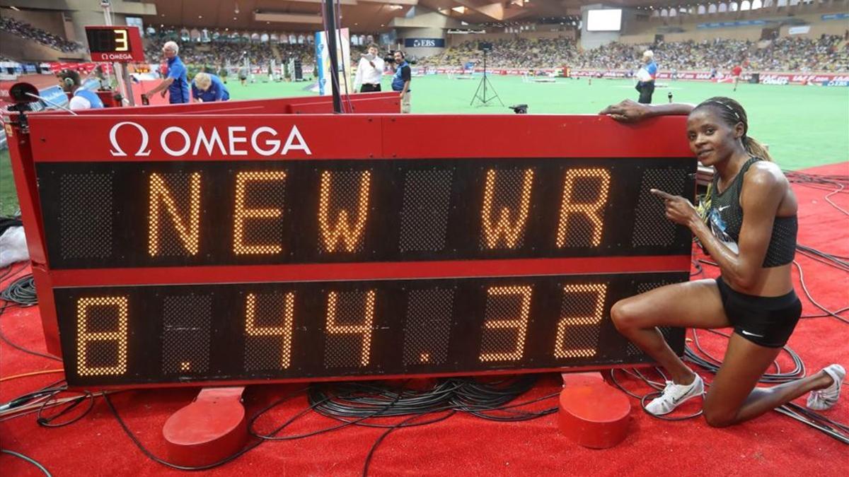 Beatrice Chepkoech tras batir el récord mundial