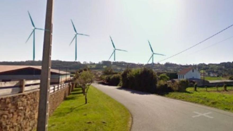 Paisaje Con Turbinas De Viento, Polos De Potencia Y Líneas