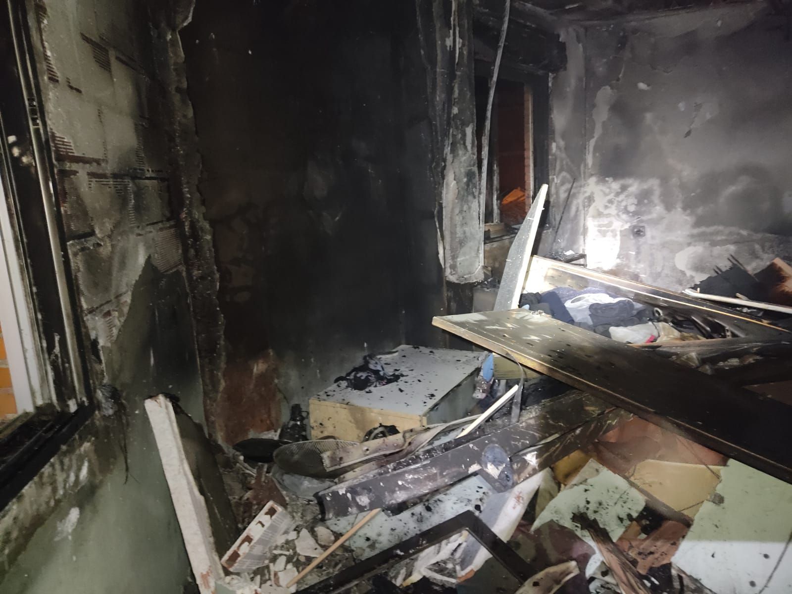 GALERÍA | Así ha quedado la casa en Fuentesaúco tras el incendio