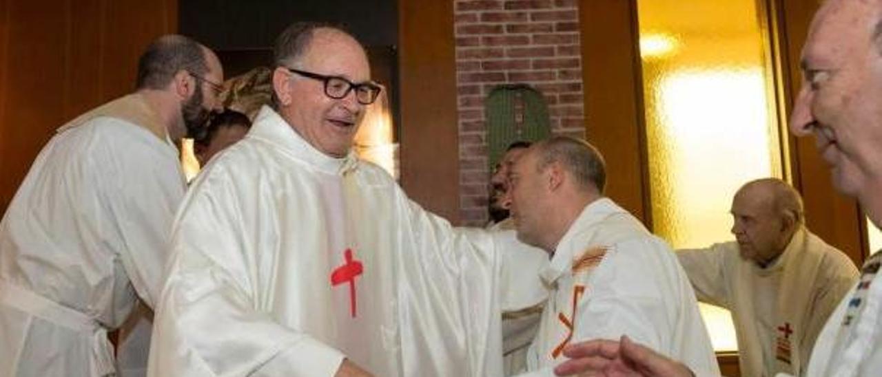 El padre Inocencio Martín Vicente, &quot;Chencho&quot;, en el homenaje que la Compañía de Jesús le rindió ayer en colegio San Ignacio.