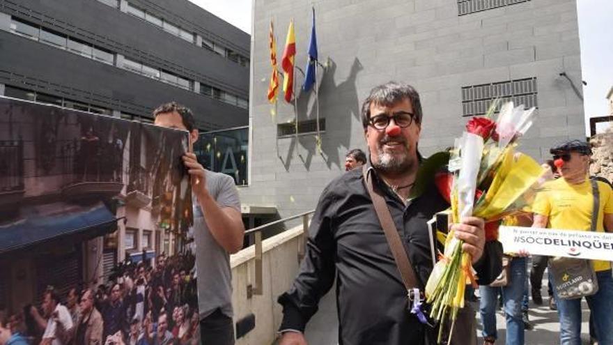 Pesarrodona, el 23 d&#039;abril, rebent suports als jutjats de Manresa