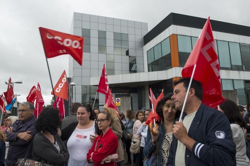 Concentración de los empleados de Orange en la sede del polígono Espíritu Santo