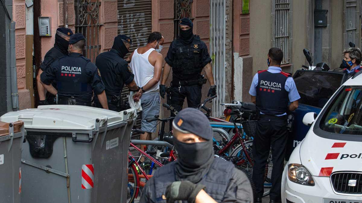 Detenido un presunto yihadista en una operación en el barrio de la Barceloneta (Barcelona).