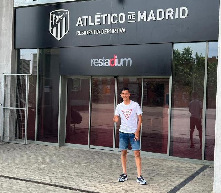 Álvaro Miralles Cebrián en la residencia deportiva del Atlético de Madrid.