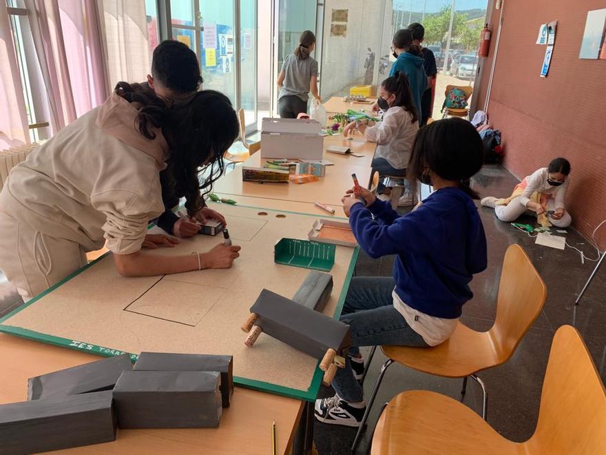 Els estudiants van decidit realitzar una maqueta de l’institut.