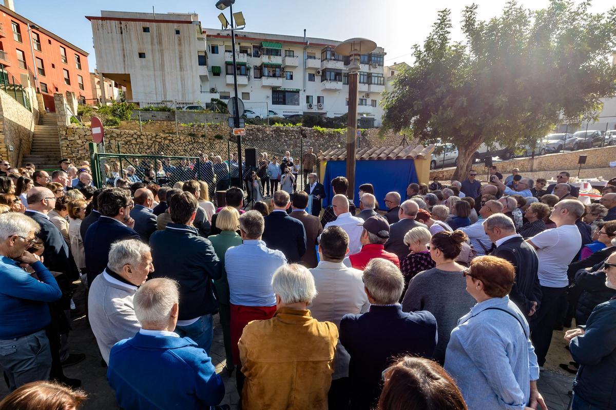 Finestrat (PP) ha ido más allá de las siglas políticas al renombrar el  "Parc de la Mà" como Parque Miguel Llorca