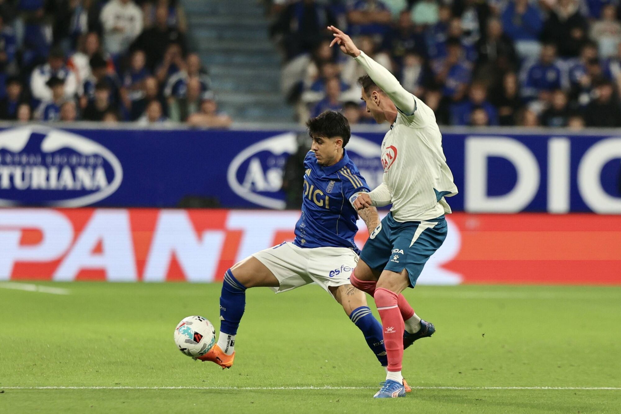Todas las IMÁGENES del reestreno de Carrión con el Oviedo, con derrota ante el Espanyol 