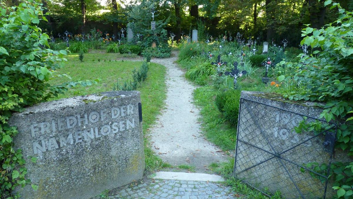 Entrada al 'Cementerio de los anónimos', en Viena.