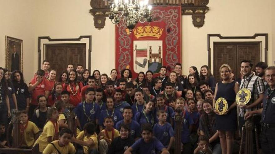 Los jóvenes, ayer en el Ayuntamiento.