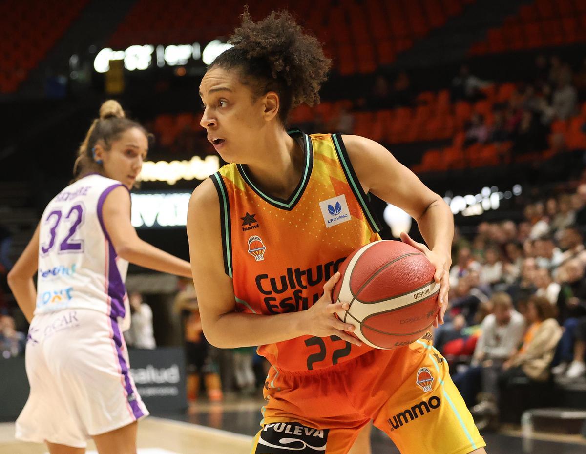 Cierra Burdick, capaz de jugar al '3' o al '4'