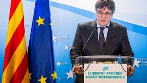 Puigdemont denuncia una «convergència» per «fotre» Junts i acusa Illa d’injuriar l’autogovern