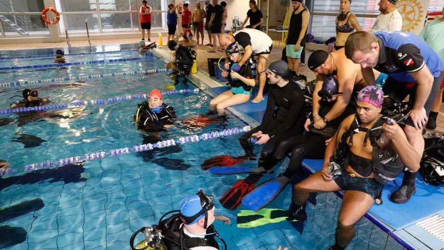 EN IMÁGENES: Así fue el bautismo de buceo en la piscina municipal de Las Vegas