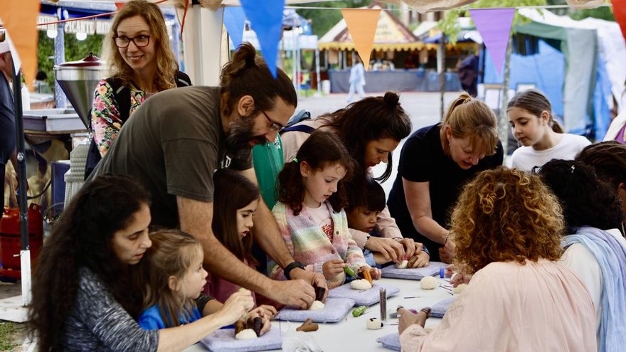 Gijón se entrega al folk en familia en Viesques para &quot;disfrutar de lo nuestro&quot;