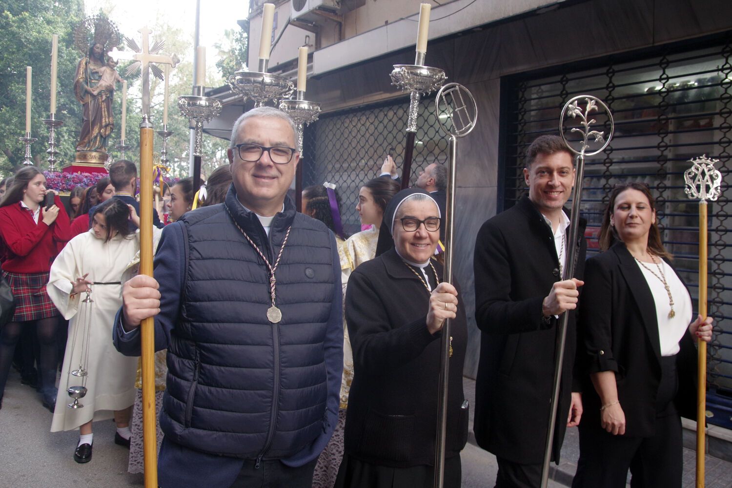 La comunidad educativa del colegio San José de la Montaña ha celebrado un 19 de marzo más una procesión por las calles del barrio de la Trinidad