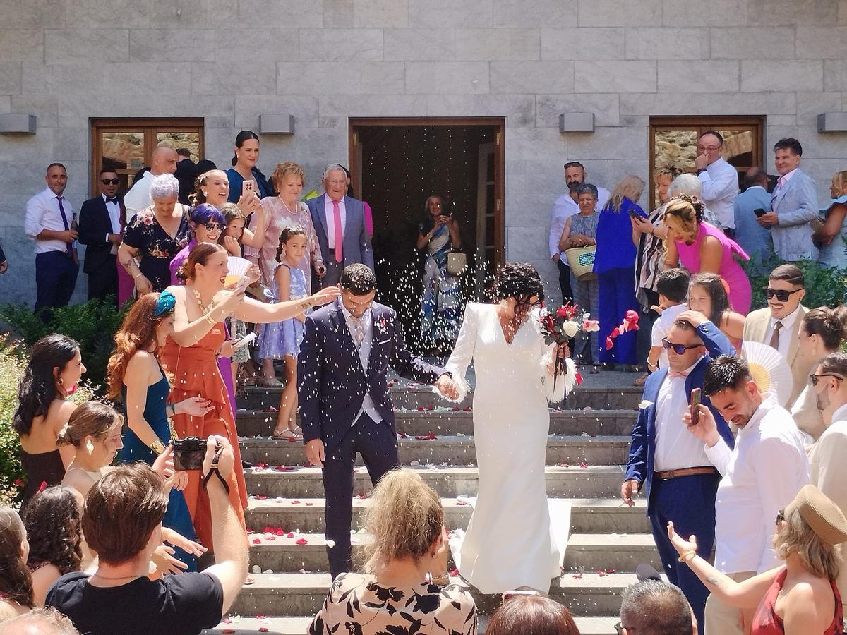 La boda de dos mejores amigos, Sara y Bruno, en Llanera, en imágenes