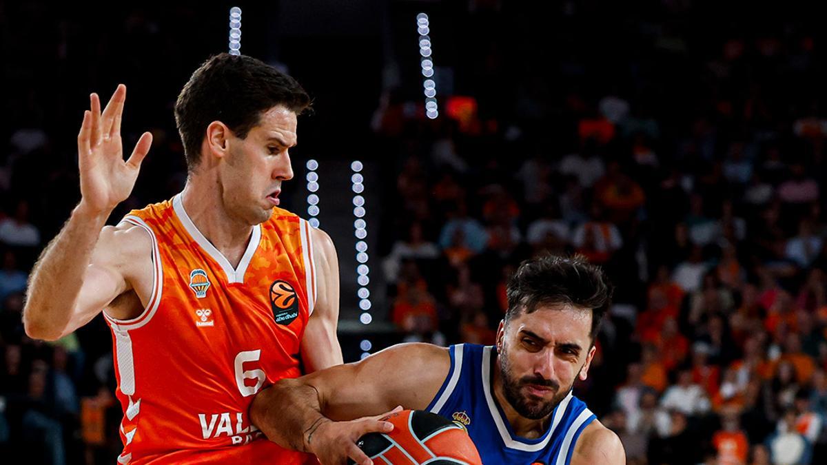 Partido muy igualado en el Roig Arena