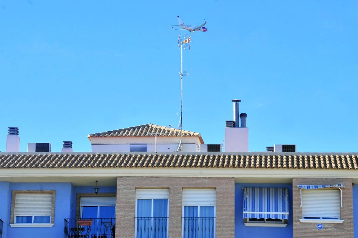 Compromís considera que el plan de control acústico del aeropuerto de Alicante-Elche está desactualizado al realizarse en plena pandemia