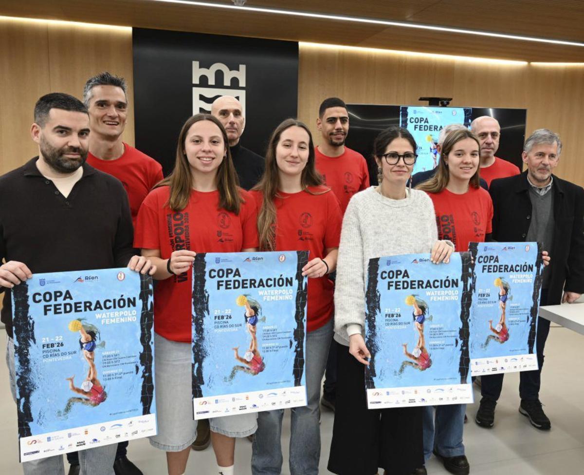 La presentación oficial del torneo, en el Concello. | RAFA VÁZQUEZ
