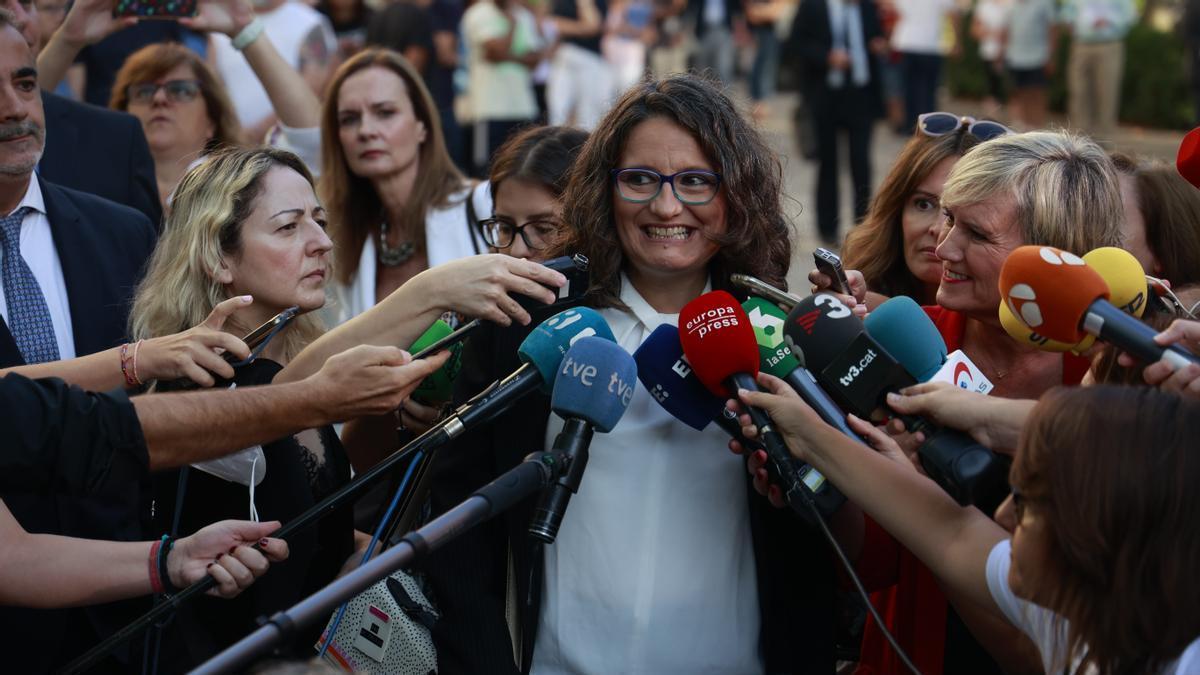 Mónica Oltra atiende a los medios tras su declaración judicial.