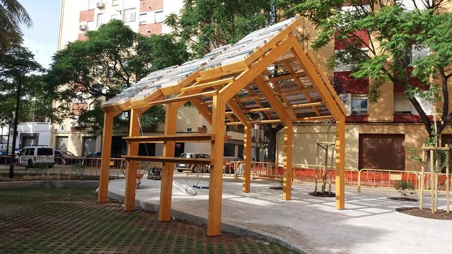 La nueva plaza de Regino Más con toque fallero