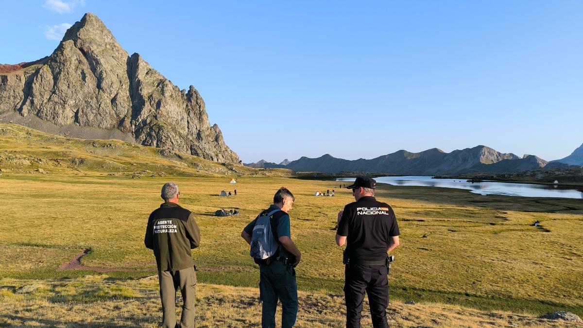 Este es el motivo por el que se ha prohibido el baño en los ibones de Anayet y la acampada