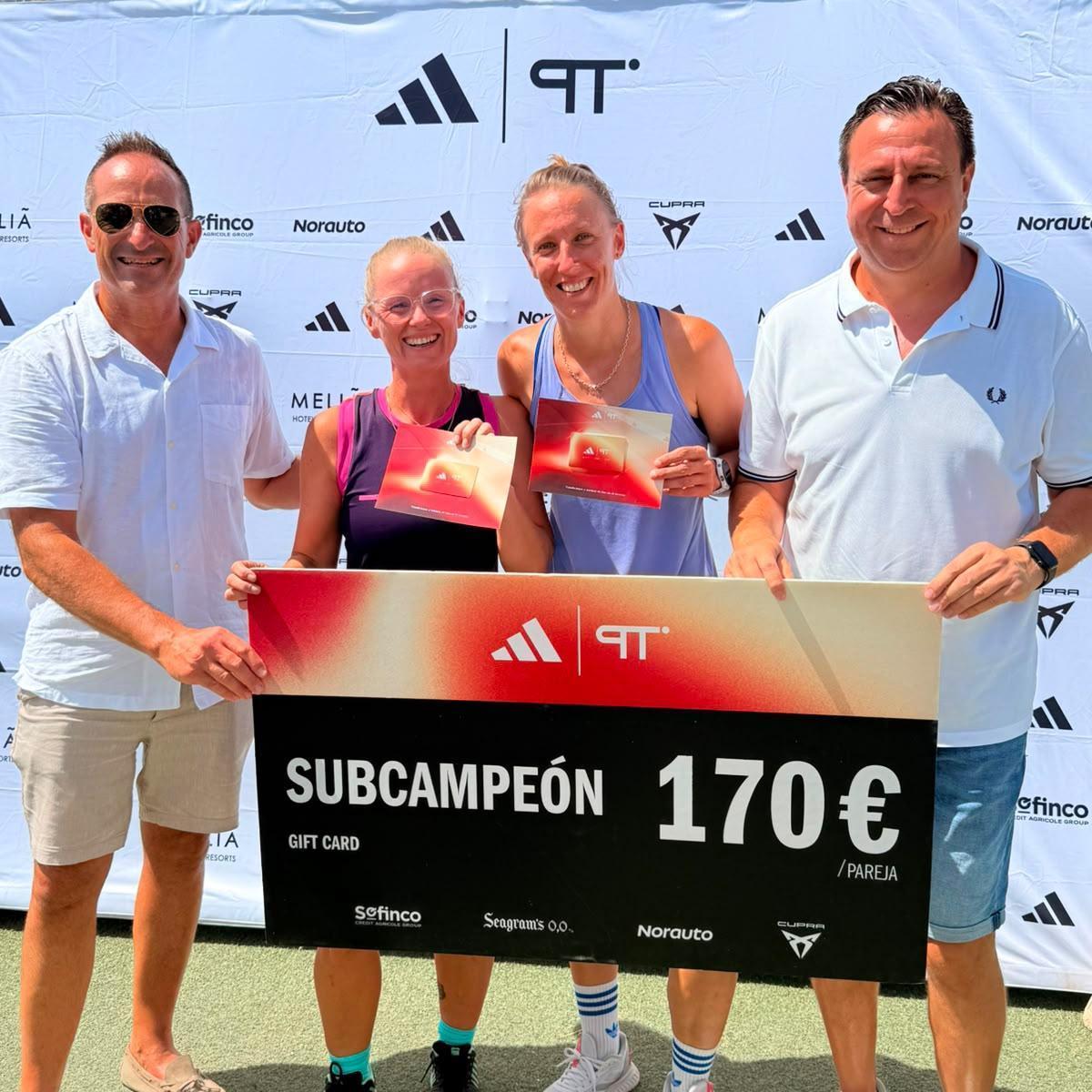 La entrega de trofeos de este torneo amateur contó con Álex González, gerente de Club Pádel Point La Nucía y Sergio Villalba, concejal de Deportes.