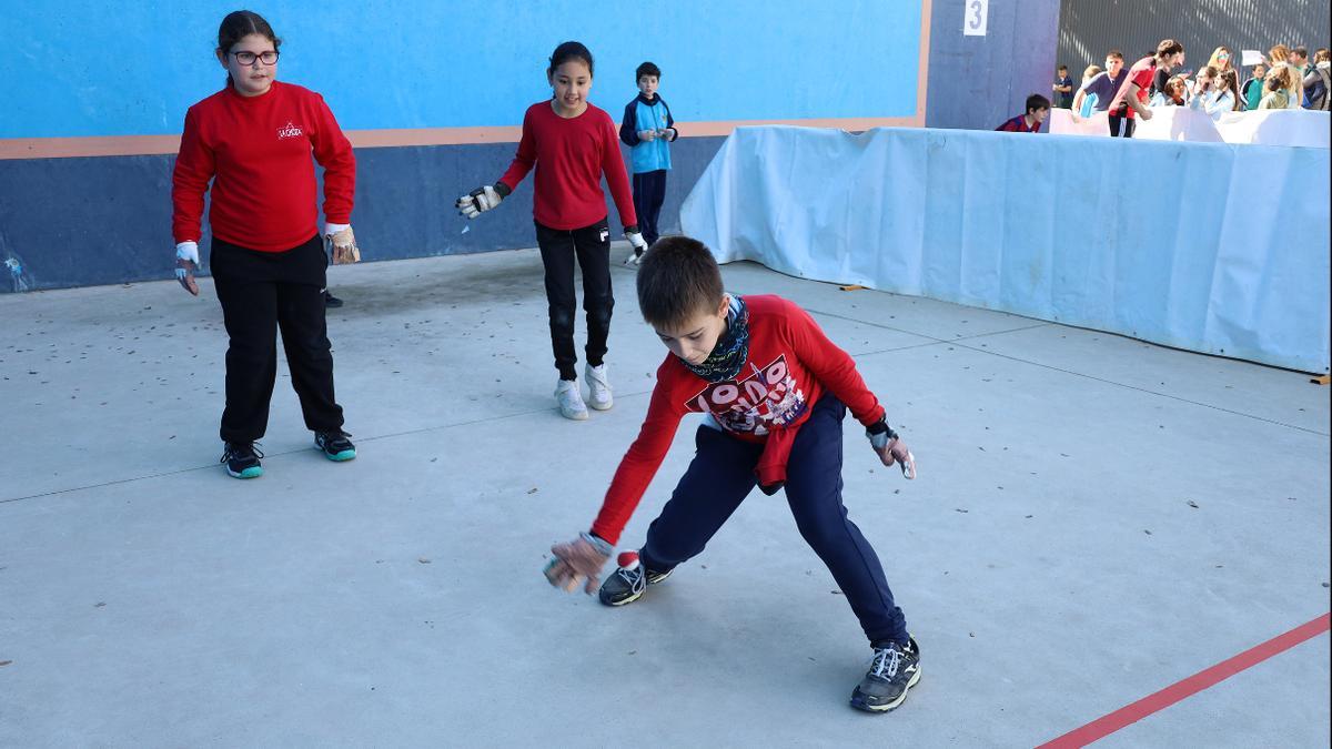 Les partides de raspall es celebraren tant al trinquet com a les canxes exteriors.