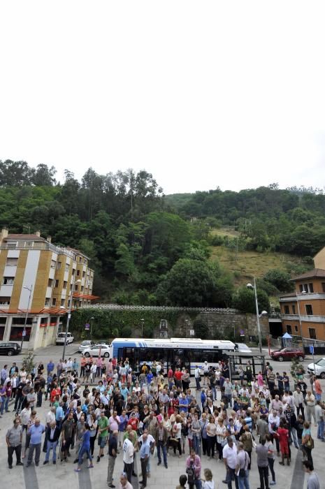 Manifestación en Mieres para apoyar a la empresa de transportes