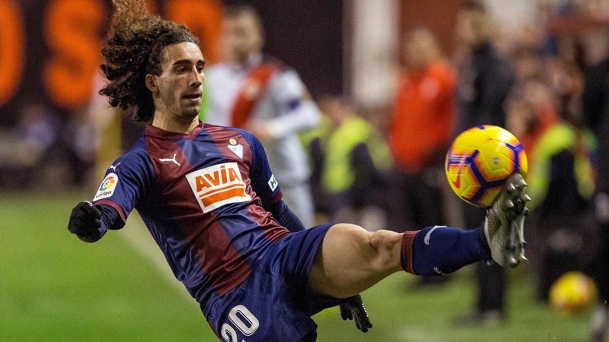 Mendilibar podría dar descanso a Cucurella en la cita copera frente al Sporting