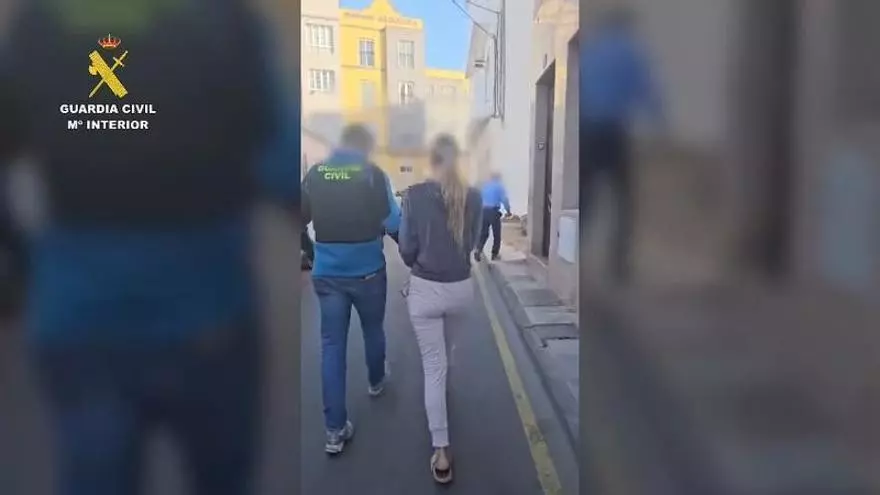 La Guardia Civil detiene en Lanzarote a una mujer reclamada por Eslovaquia por 58 delitos de estafa