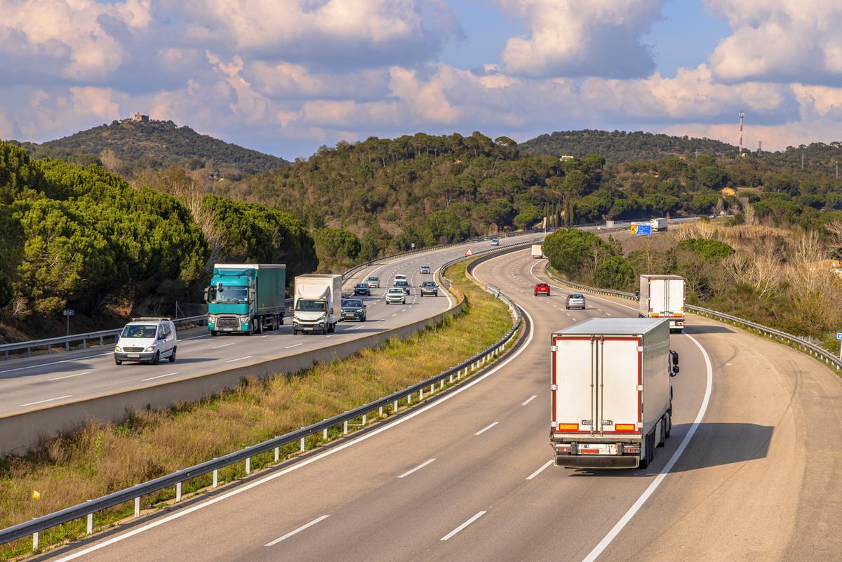 Debido a la orografía del terreno, las carreteras españolas suelen tener muchas curvas
