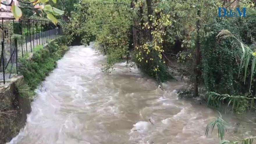 Rekordregen in Sóller lässt den Sturzbach anschwillen