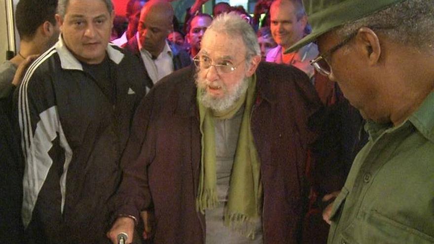 Fidel Castro reaparece en la inauguración de un estudio de arte en La Habana