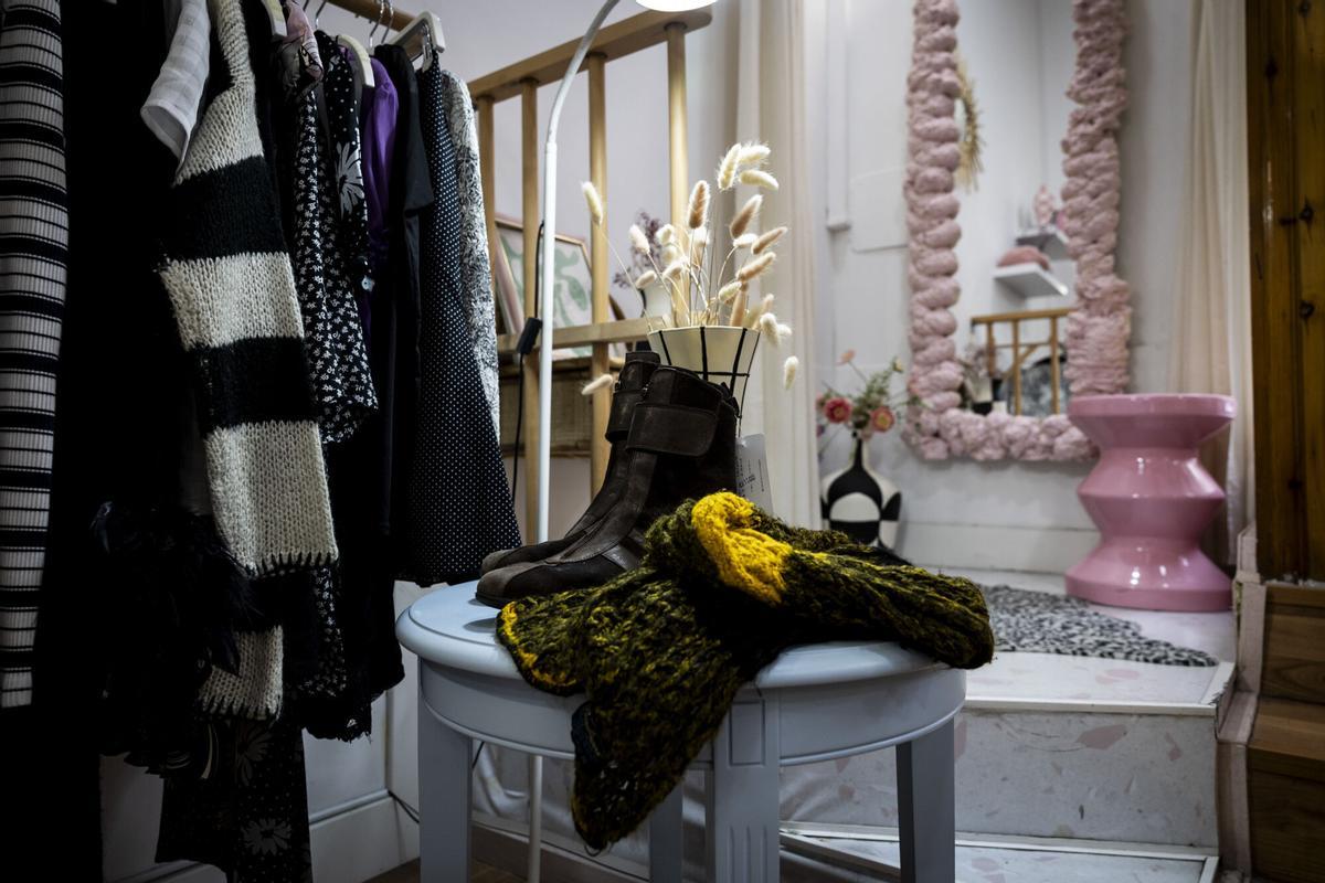 Kashmir, la tienda vintage de Zaragoza que vive por el "amor al arte" a la moda Kashmir, la tienda vintage de Zaragoza que vive por el "amor al arte" a la moda