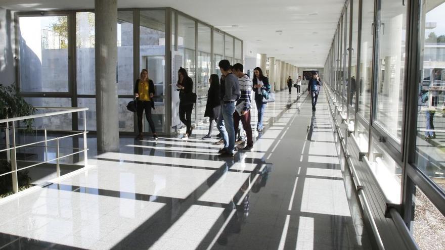 Vigo completa casi el 50% de los másteres que ofrece la Universidad // FARO