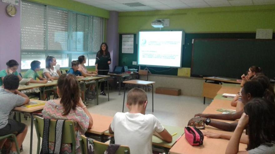 Un momento de la charla en el colegio de Abelendo. // G.N.