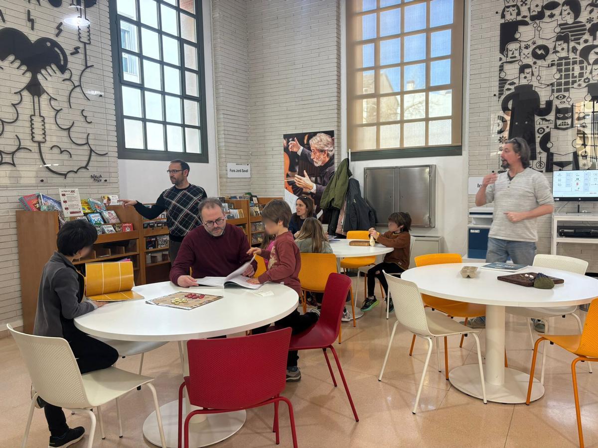 Un moment del taller a la Biblioteca Central d’Igualada