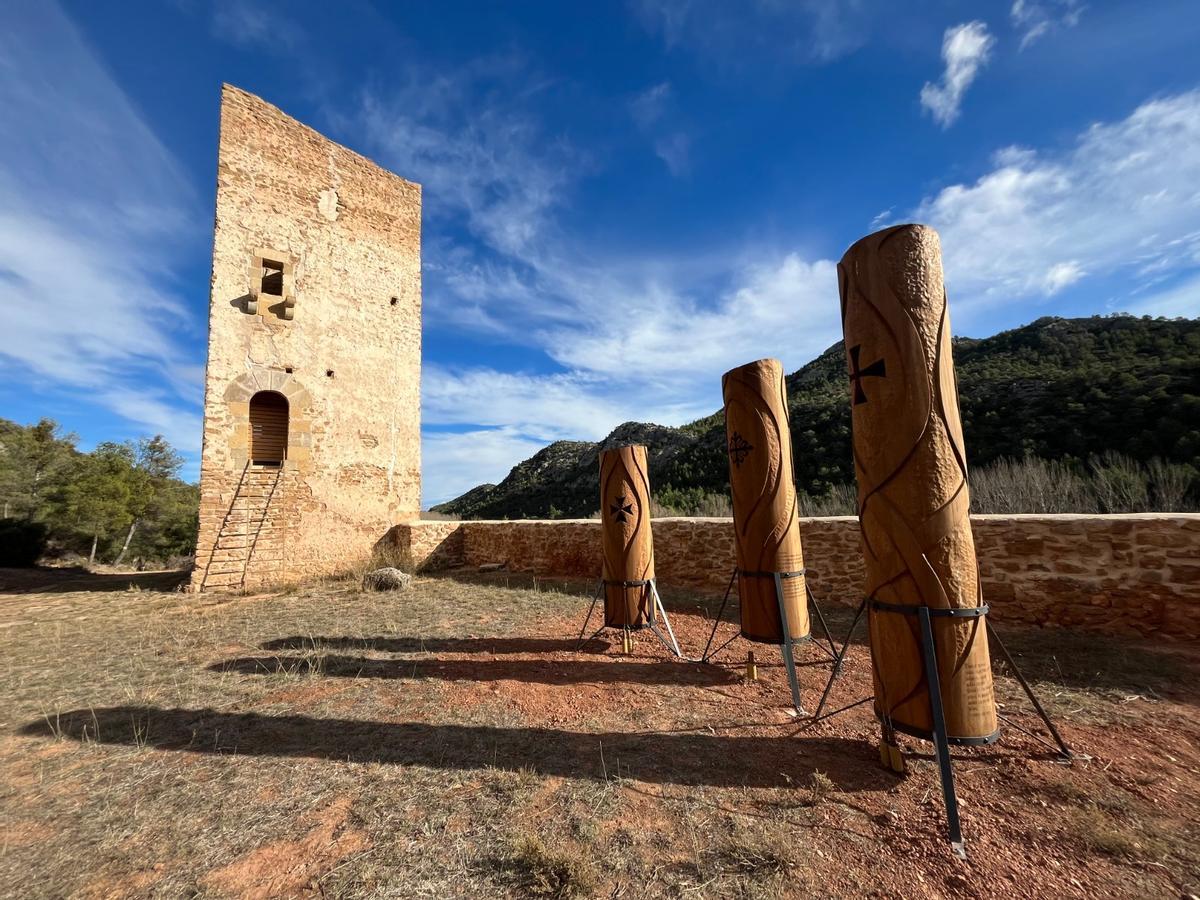 Escultura 'Vigías', en Berge.