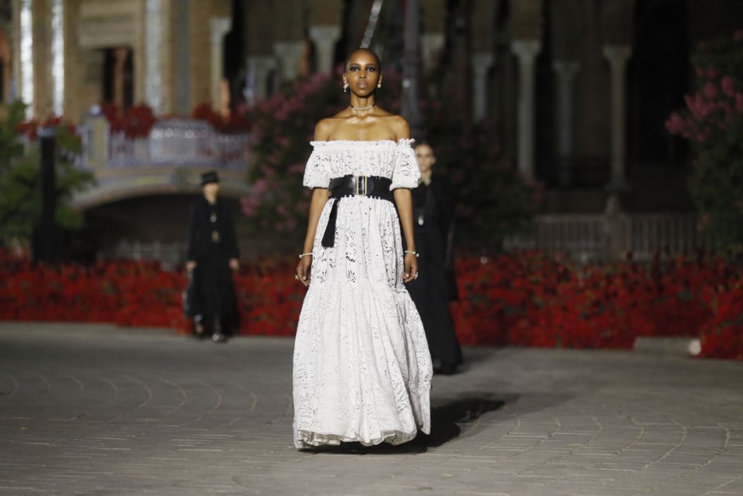 Dior desfila en Sevilla con artesanía valenciana