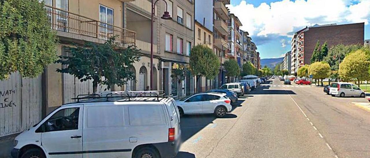 La calle donde se ubica el domicilio de la víctima en O Barco. | // FDV