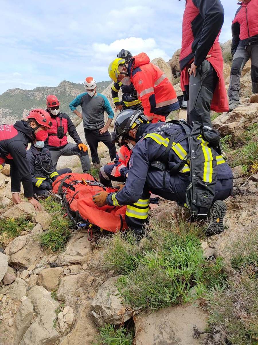 Rescatado en helicóptero un escalador que cayó desde ocho metros en Ibiza