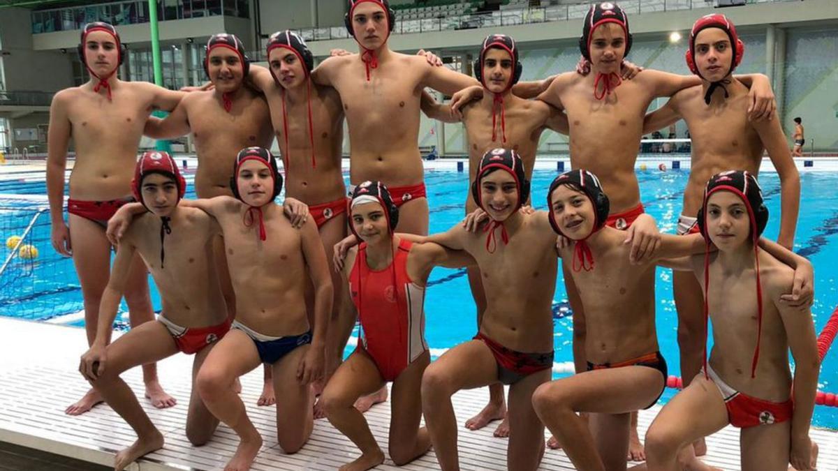 El equipo infantil del Club Waterpolo Pontevedra. |  // FDV