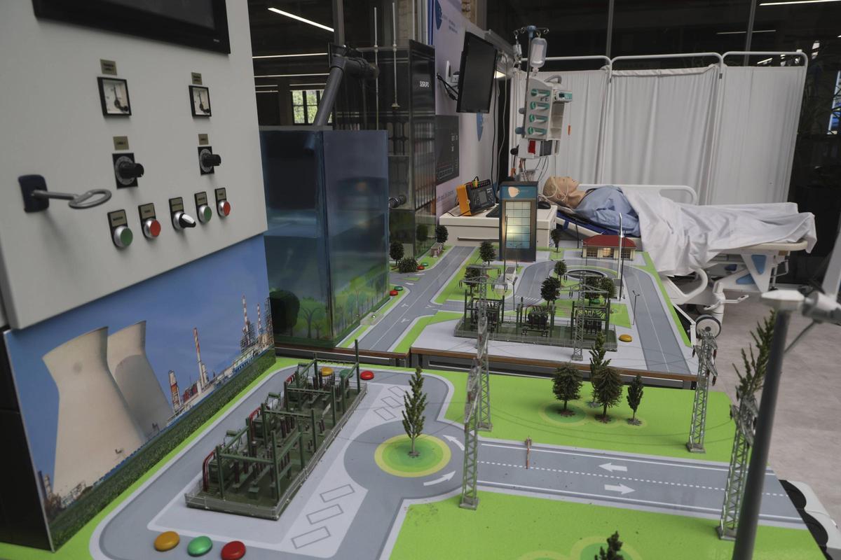 Los alumnos de Enigma pueden realizar simulacros de ataques en instalaciones críticas en miniatura como centrales nucleares u hospitales.