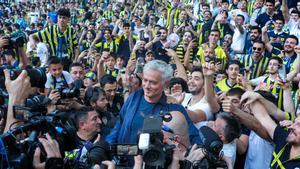 Mourinho llega al Fenerbahçe: Vuestros sueños ahora son mis sueños