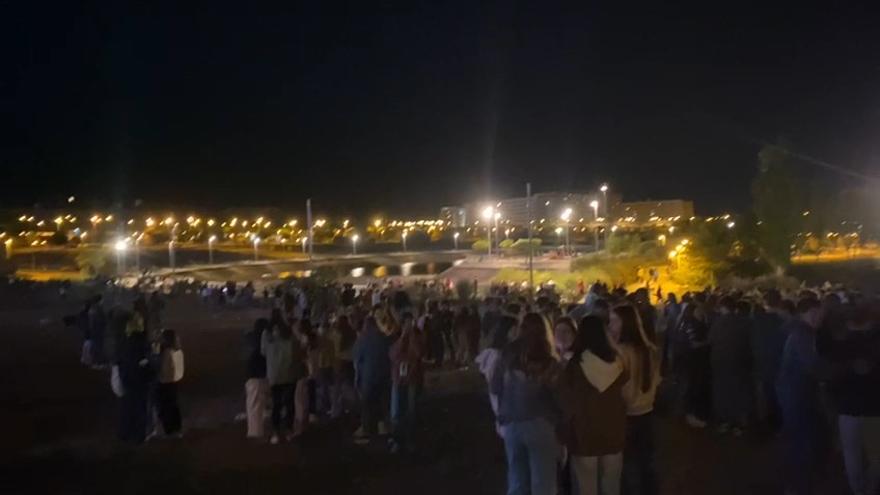 Botellón en el barrio de Valdespartera