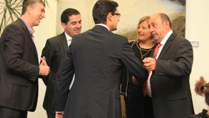 La directora del Campus y el vicerrector, junto a los alcaldes de Alcoy, Muro y l&#039;Alqueria.