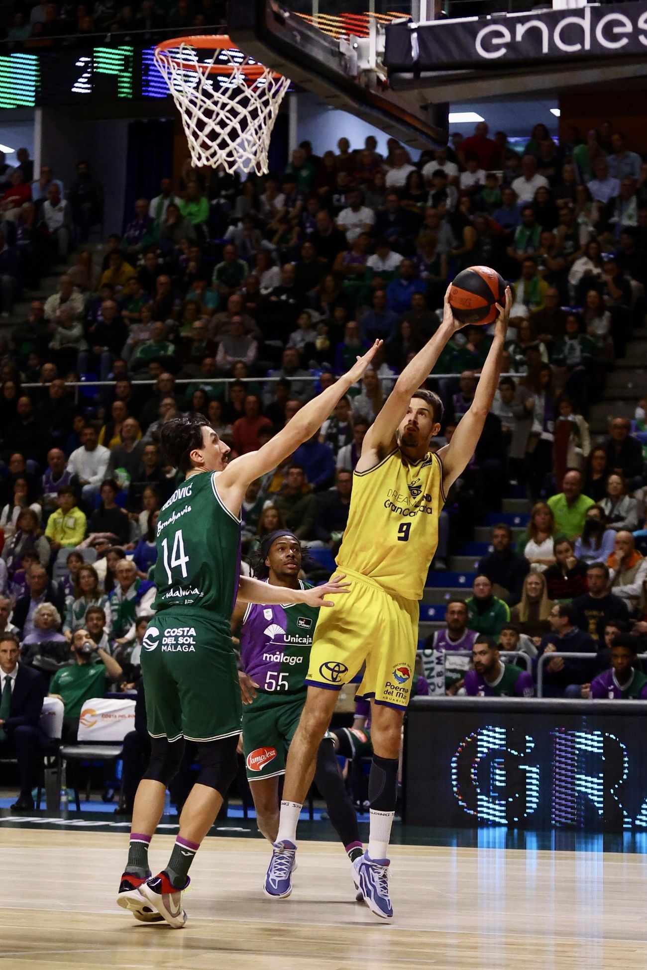 El partido Unicaja-Dreamland Gran Canaria, en imágenes