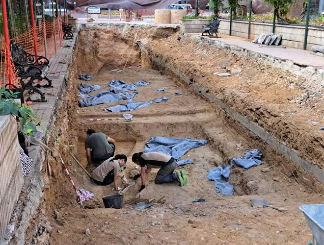 Aparecen nuevos restos arqueológicos en la avenida de Huelva, junto a la necrópolis islámica ya documentada