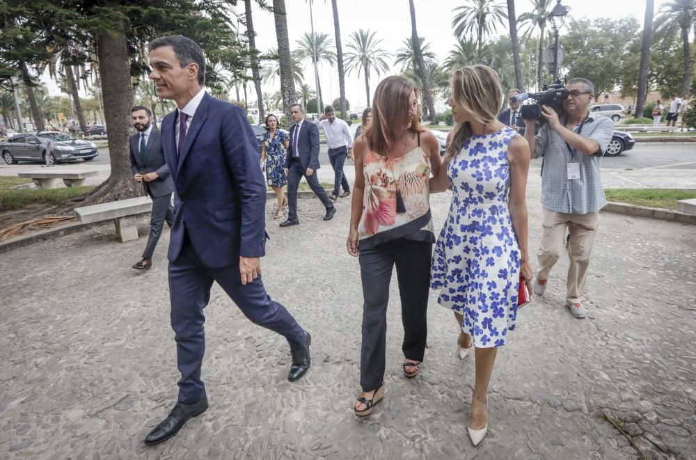 Francina Armengol recibe a Pedro Sánchez en el Consolat de la Mar