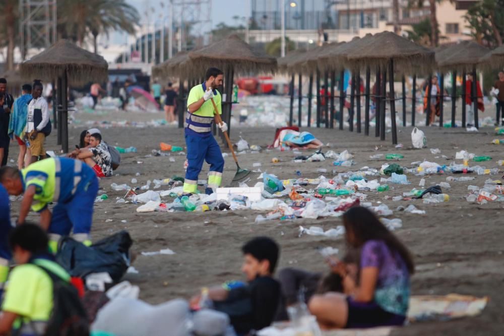 Así quedaron las playas tras la Noche de San Juan.